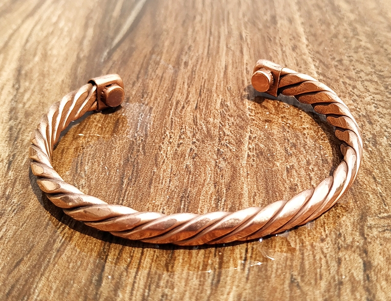 Do copper bracelets and/or necklaces help with arthritis relief? Are there  any side effects from wearing them? - Quora